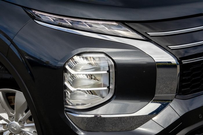 2025 Mitsubishi Outlander ES