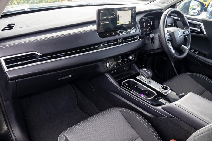 2025 Mitsubishi Outlander ES