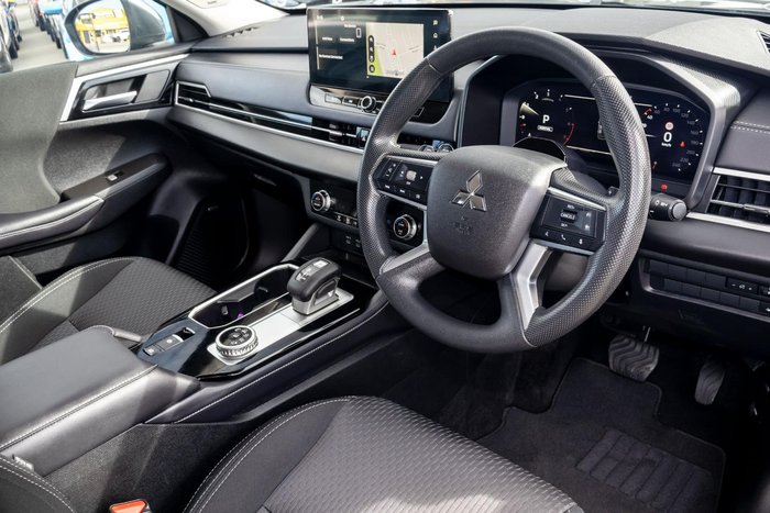 2025 Mitsubishi Outlander ES