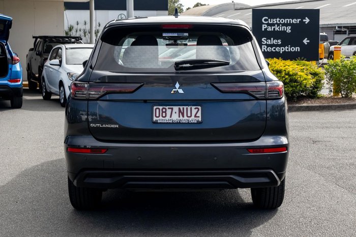 2025 Mitsubishi Outlander ES