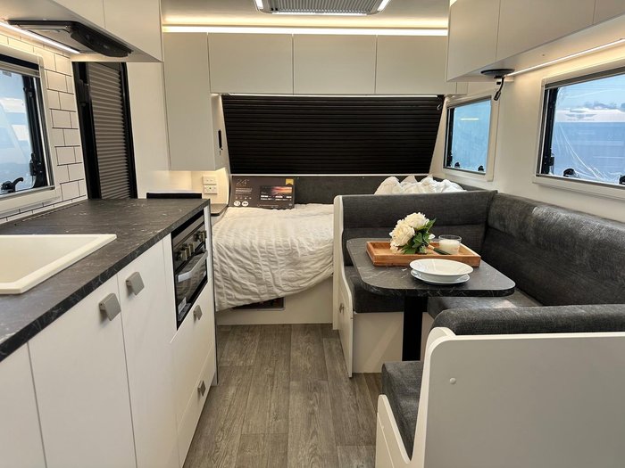 2026 New Age Caravans Roadowl 19' Double Bunk Ro19bemy26