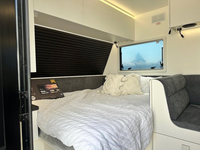 2026 New Age Caravans Roadowl 19' Double Bunk Ro19bemy26