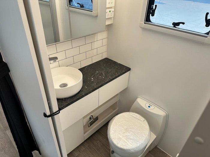 2026 New Age Caravans Roadowl 19 Ft Double Bunk Ro19bemy26