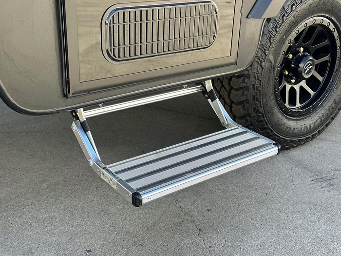 2026 JB Caravans Gator X 17'10 Front Door