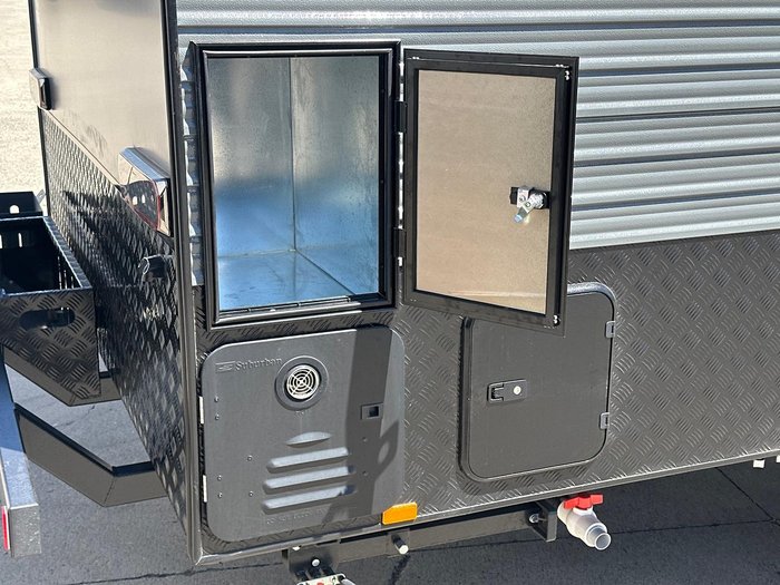 2026 JB Caravans 17'10 Dirt Road Xtreme Rear Door