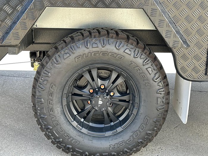 2026 JB Caravans 17'10 Dirt Road Xtreme Rear Door