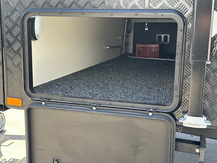 2026 JB Caravans 17'10 Dirt Road Xtreme Rear Door