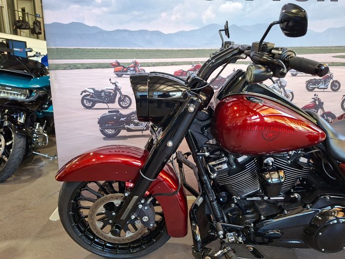 2018 HARLEY-DAVIDSON FLHRXS ROAD KING SPECIAL