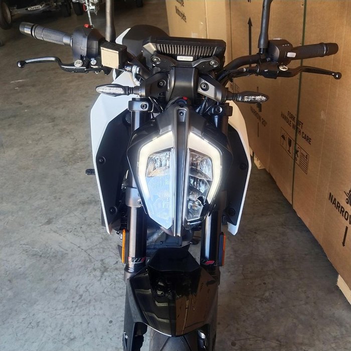 2022 KTM 390 Duke Duke White