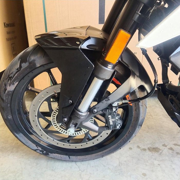 2022 KTM 390 Duke Duke White