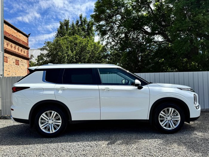 2022 Mitsubishi Outlander LS