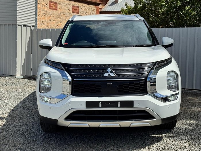 2022 Mitsubishi Outlander LS