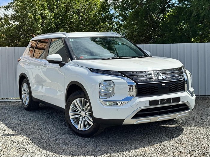 2022 Mitsubishi Outlander LS