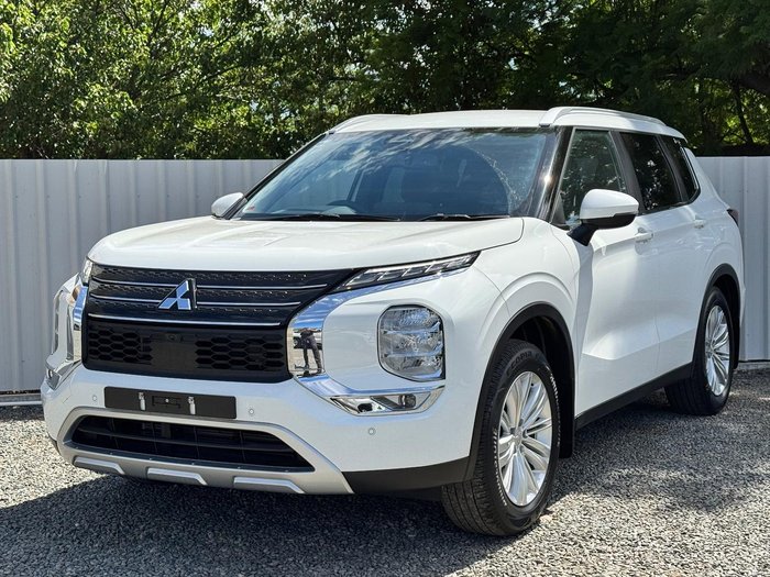 2022 Mitsubishi Outlander LS