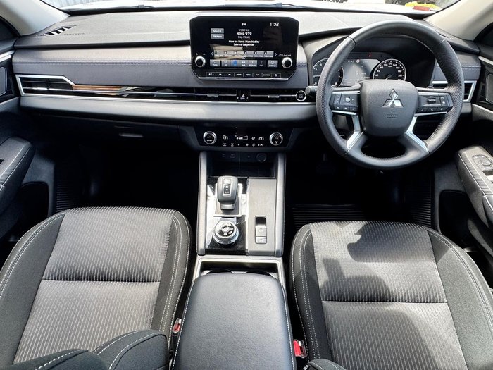 2022 Mitsubishi Outlander LS