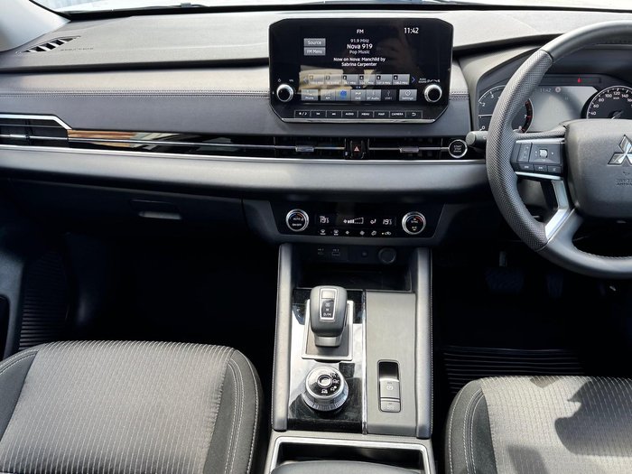 2022 Mitsubishi Outlander LS