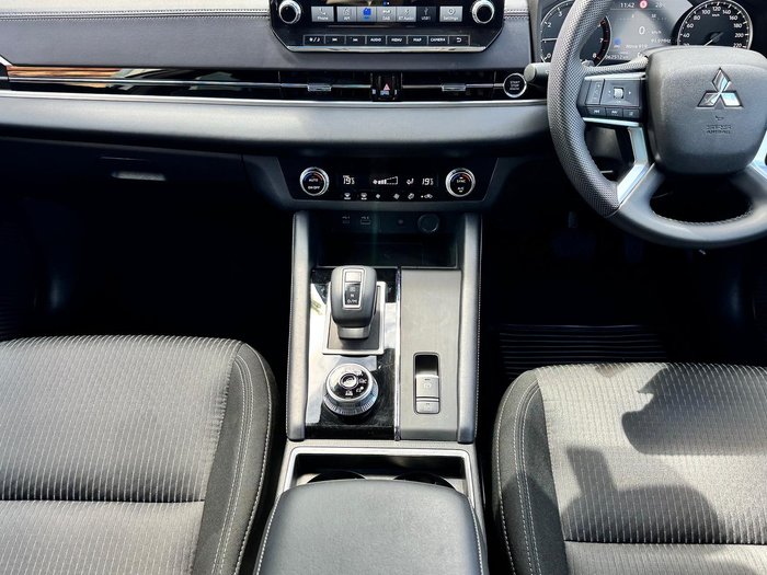 2022 Mitsubishi Outlander LS