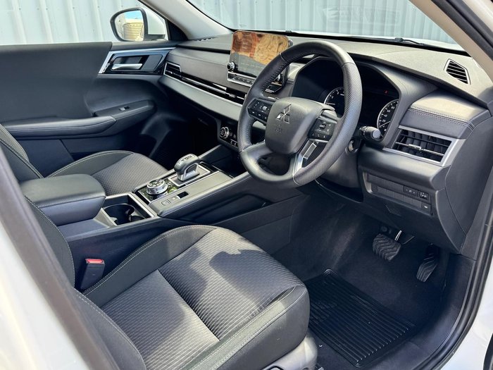 2022 Mitsubishi Outlander LS