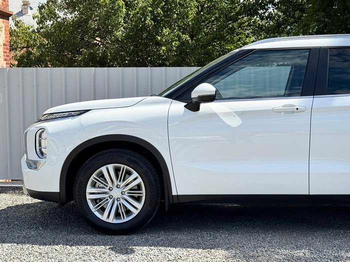 2022 Mitsubishi Outlander LS