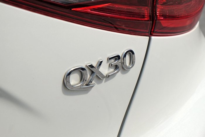 2018 INFINITI QX30 Sport H15 AWD Majestic White