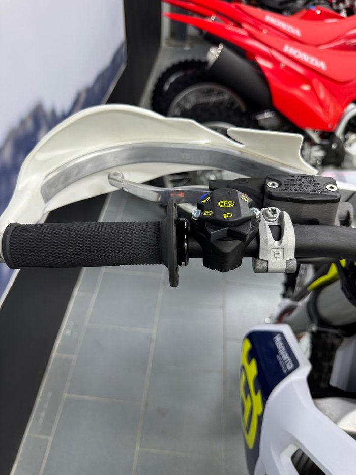 2023 Husqvarna TE 300i TE300 White