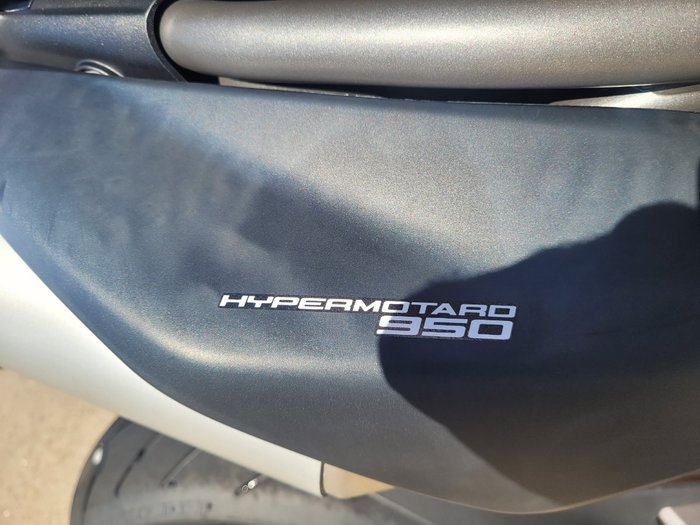 2019 DUCATI HYPERMOTARD 950 (RED) R