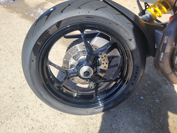 2019 DUCATI HYPERMOTARD 950 (RED) R