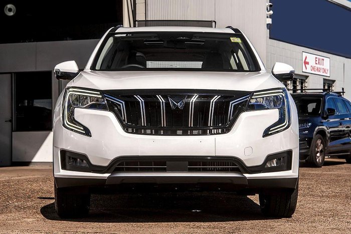 2025 Mahindra XUV700