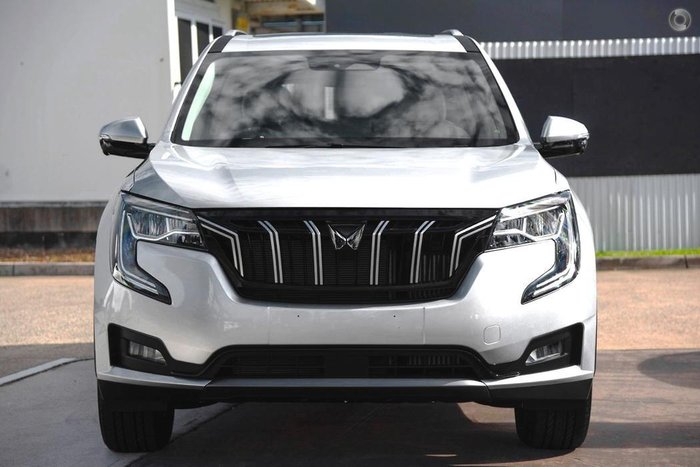 2025 Mahindra XUV700