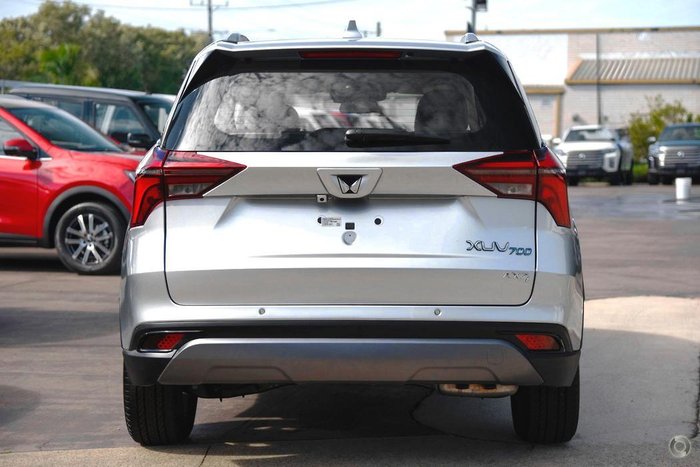 2025 Mahindra XUV700