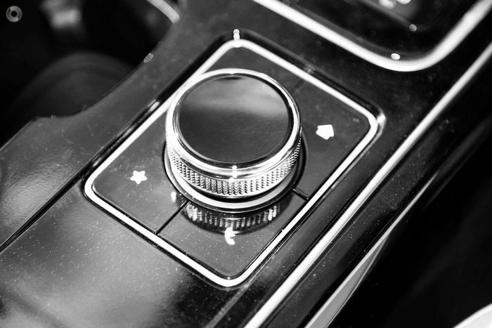 2025 Mahindra XUV700 AX7L