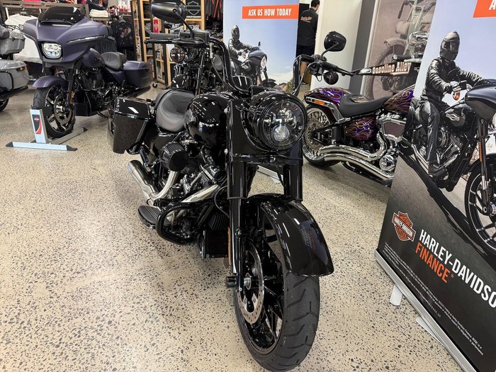 2022 Harley-Davidson Road King Special 114 (FLHRXS) Touring Black