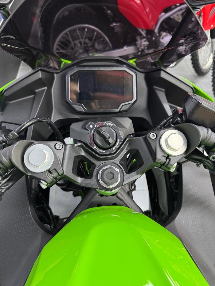 2025 Kawasaki Ninja 500 SE KRT Edition (EX500J) Ninja Green