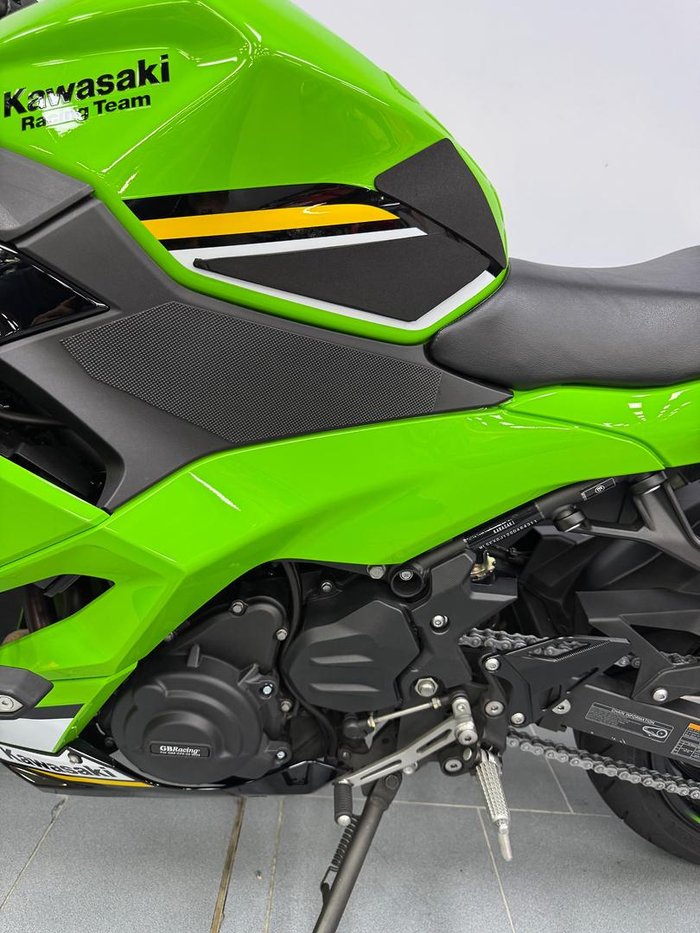 2025 Kawasaki Ninja 500 SE KRT Edition (EX500J) Ninja Green