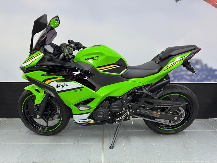 2025 Kawasaki Ninja 500 SE KRT Edition (EX500J) Ninja Green