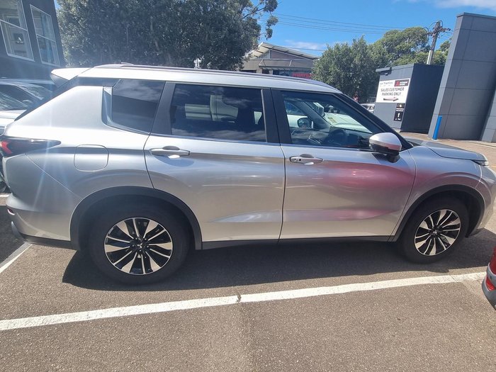 2025 Mitsubishi Outlander LS