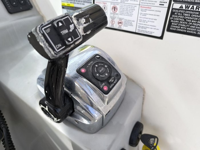 2005 Trophy 2502 WALKAROUND