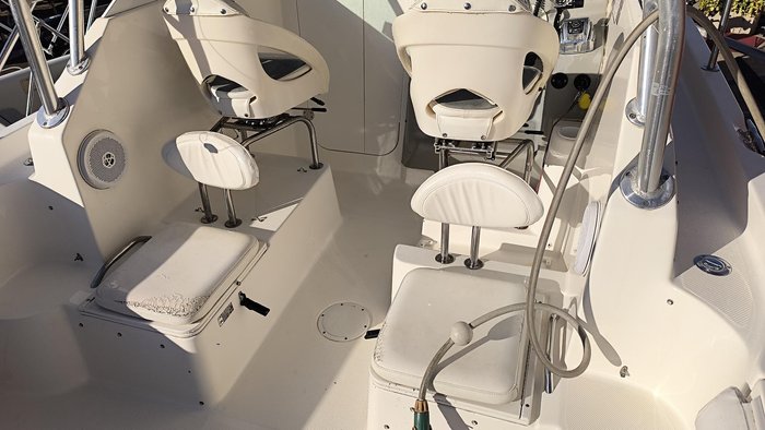 2005 Trophy 2502 WALKAROUND