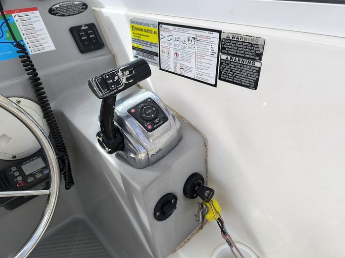 2005 Trophy 2502 WALKAROUND