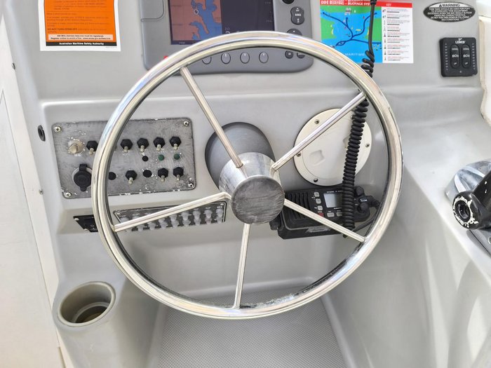 2005 Trophy 2502 WALKAROUND