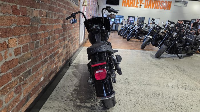Harley-Davidson Heritage Classic 114 (FLHCS) Softail