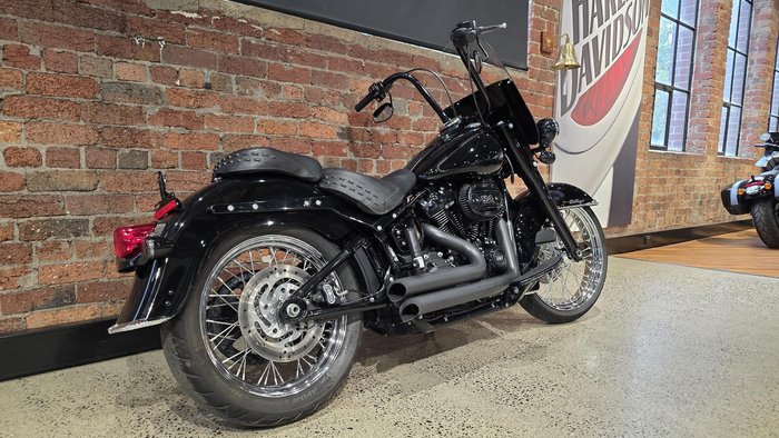 Harley-Davidson Heritage Classic 114 (FLHCS) Softail