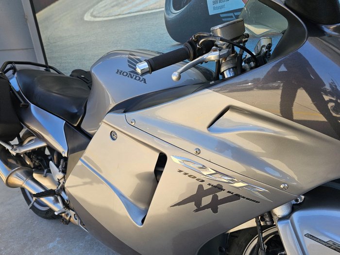 2006 Honda CBR1100XX (SUPER BLACKBIRD) Silver