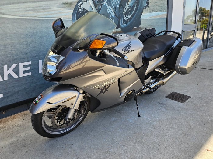 2006 Honda CBR1100XX (SUPER BLACKBIRD) Silver