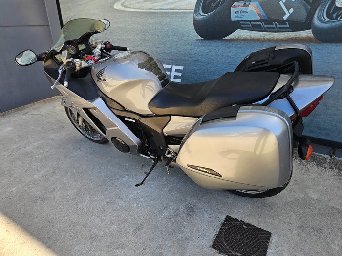 2006 Honda CBR1100XX (SUPER BLACKBIRD) Silver