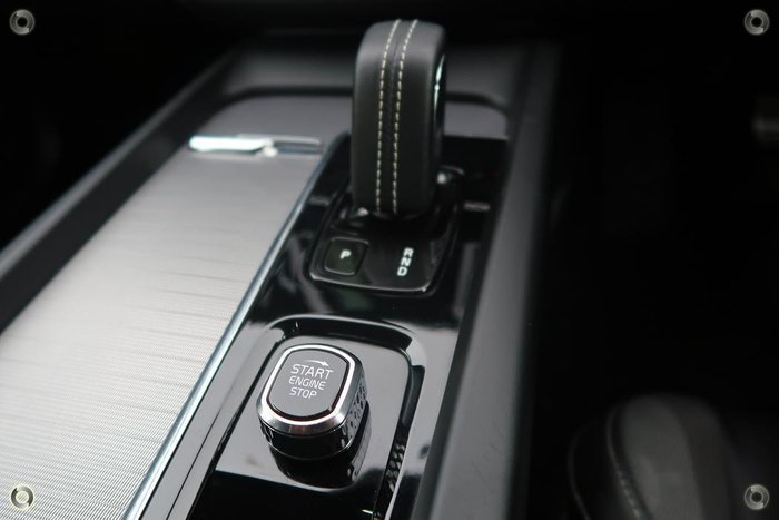 2021 Volvo XC60 B6 R-Design