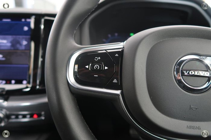 2021 Volvo XC60 B6 R-Design