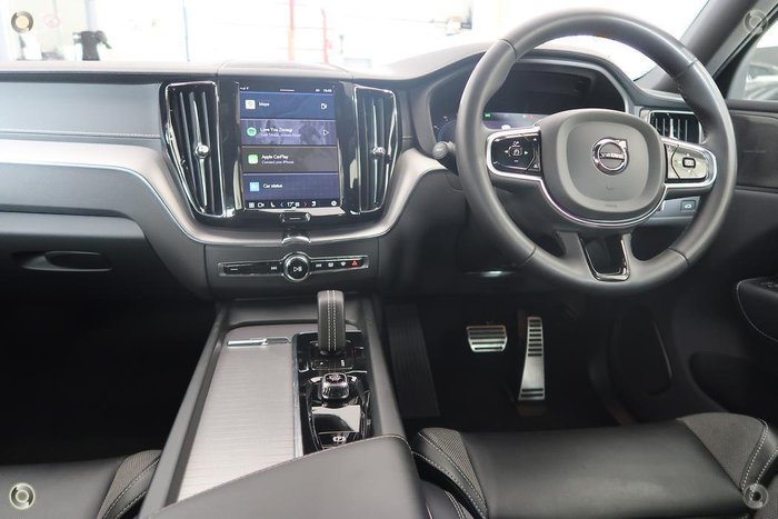 2021 Volvo XC60 B6 R-Design