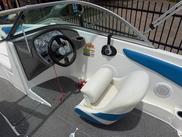 2014 Rinker Captiva 186 BR