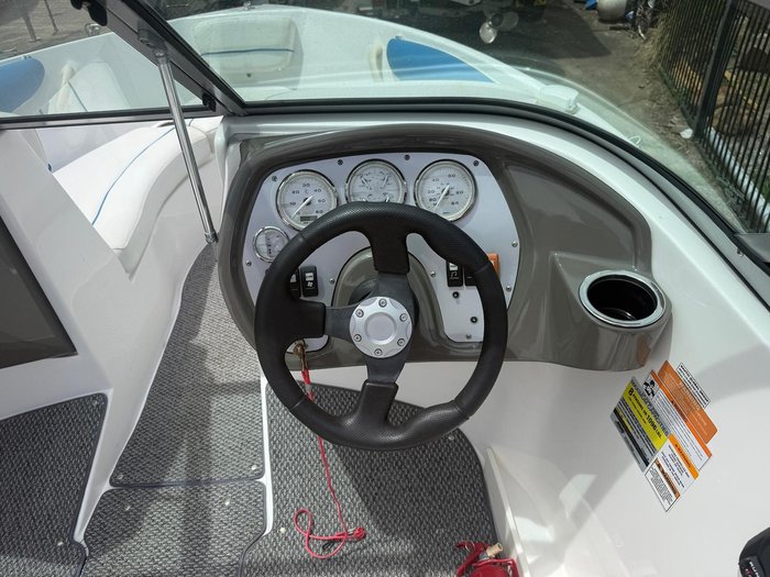 2014 Rinker Captiva 186 BR